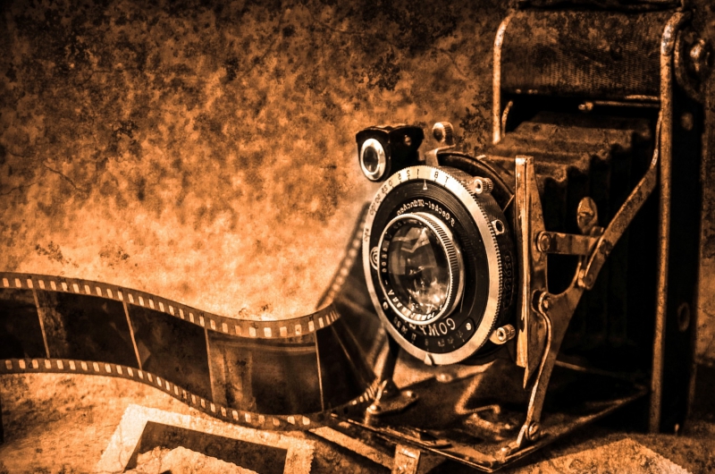 photographe-LANTOSQUE-min_light-wood-night-camera-photography-vintage-1245236-pxhere.com